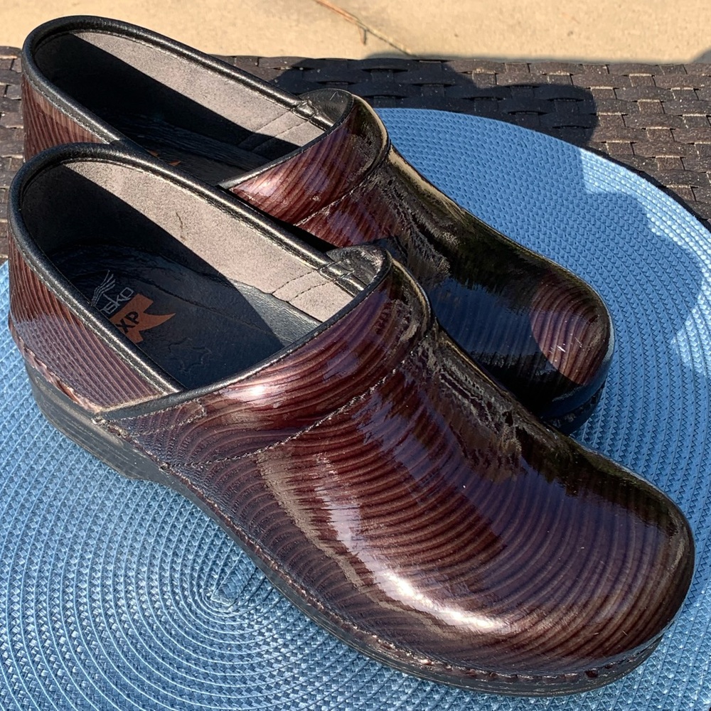 Dansko XP Clogs Ribbed Brown smooth Gloss Patent Leather - 39